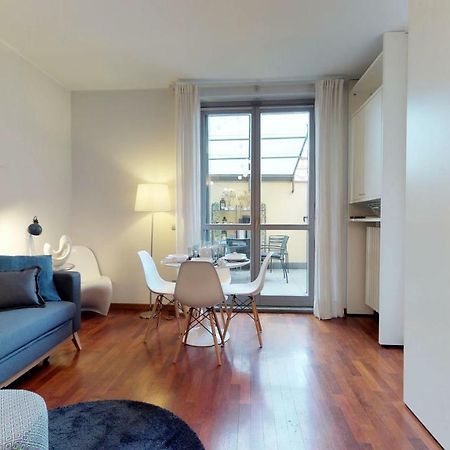 Design Apartment Near Duomo Square Мілан Екстер'єр фото